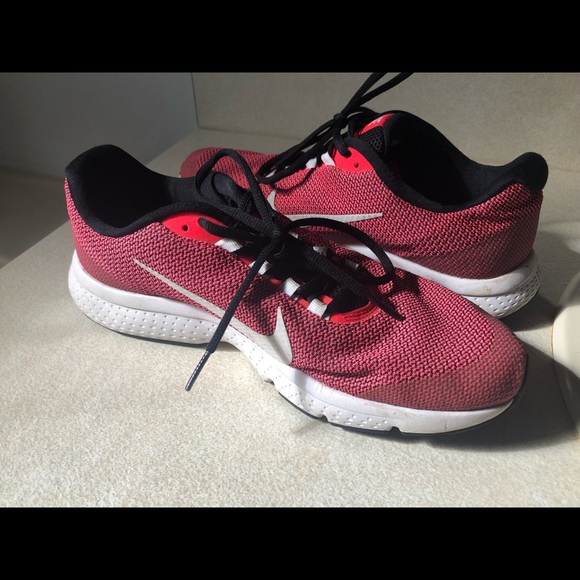 Nike women’s 9.5, fly knit running shoes - Picture 2 of 6